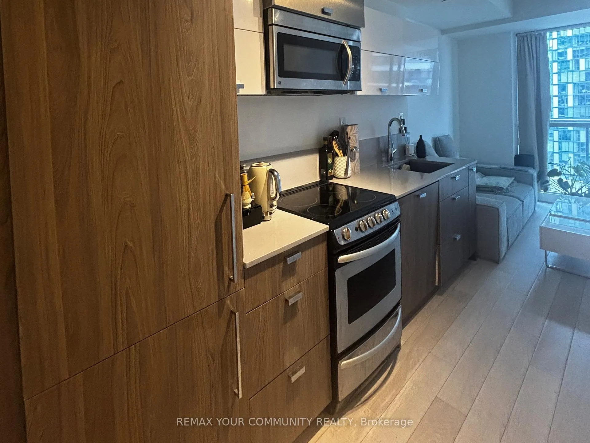 Photo 6 of Unit 2102, 290 Adelaide Street W, Toronto, Waterfront Communities — HOMEH