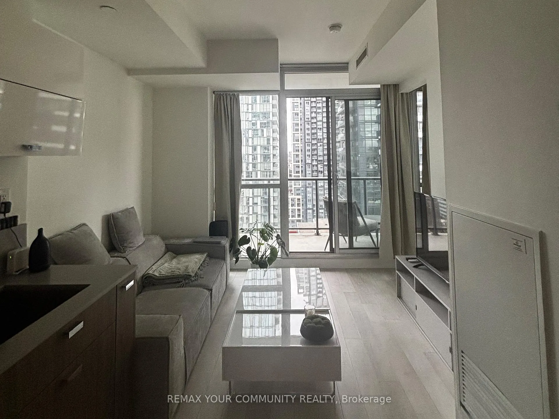 Photo 8 of Unit 2102, 290 Adelaide Street W, Toronto, Waterfront Communities — HOMEH