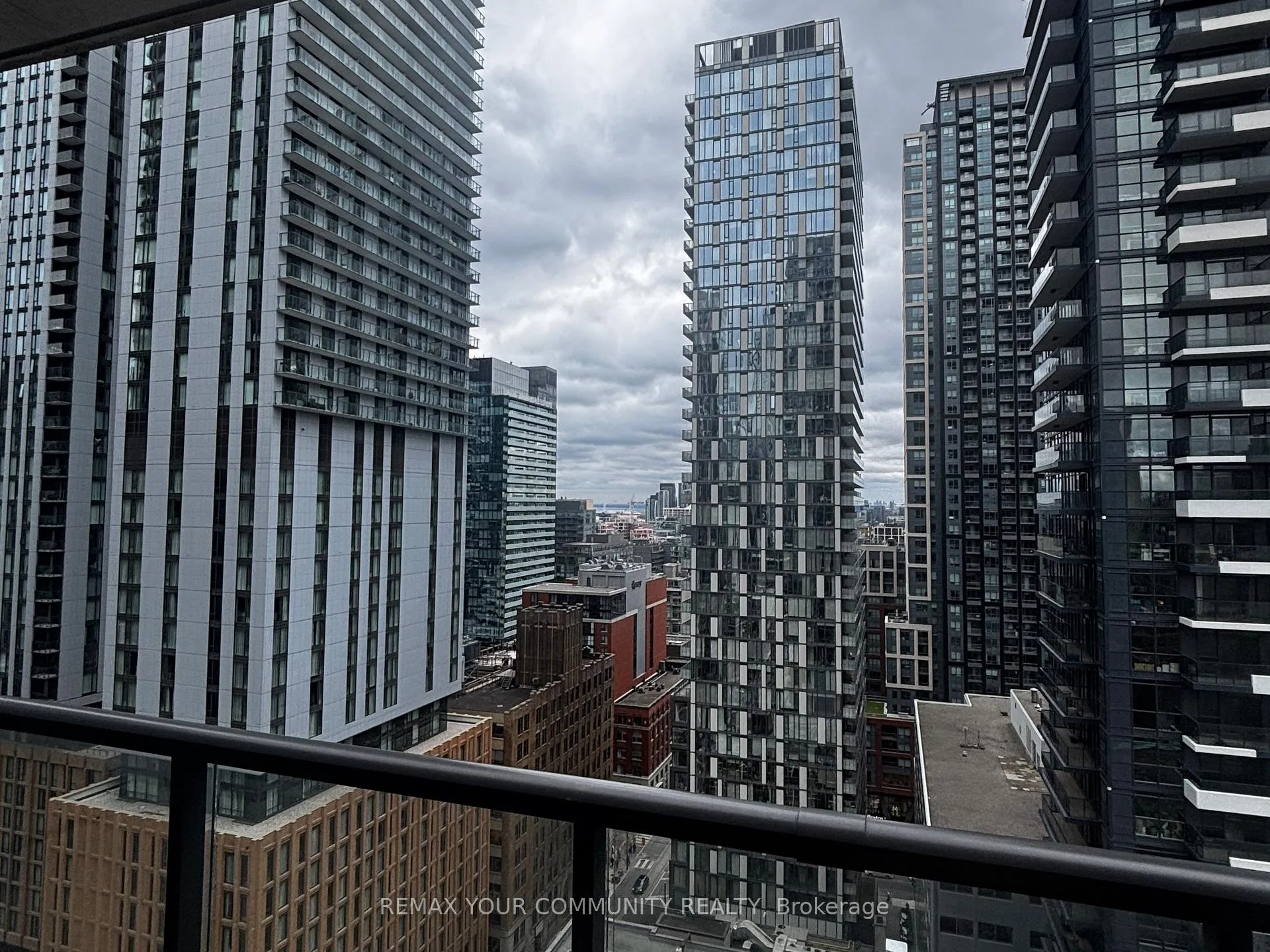 Photo 14 of Unit 2102, 290 Adelaide Street W, Toronto, Waterfront Communities — HOMEH