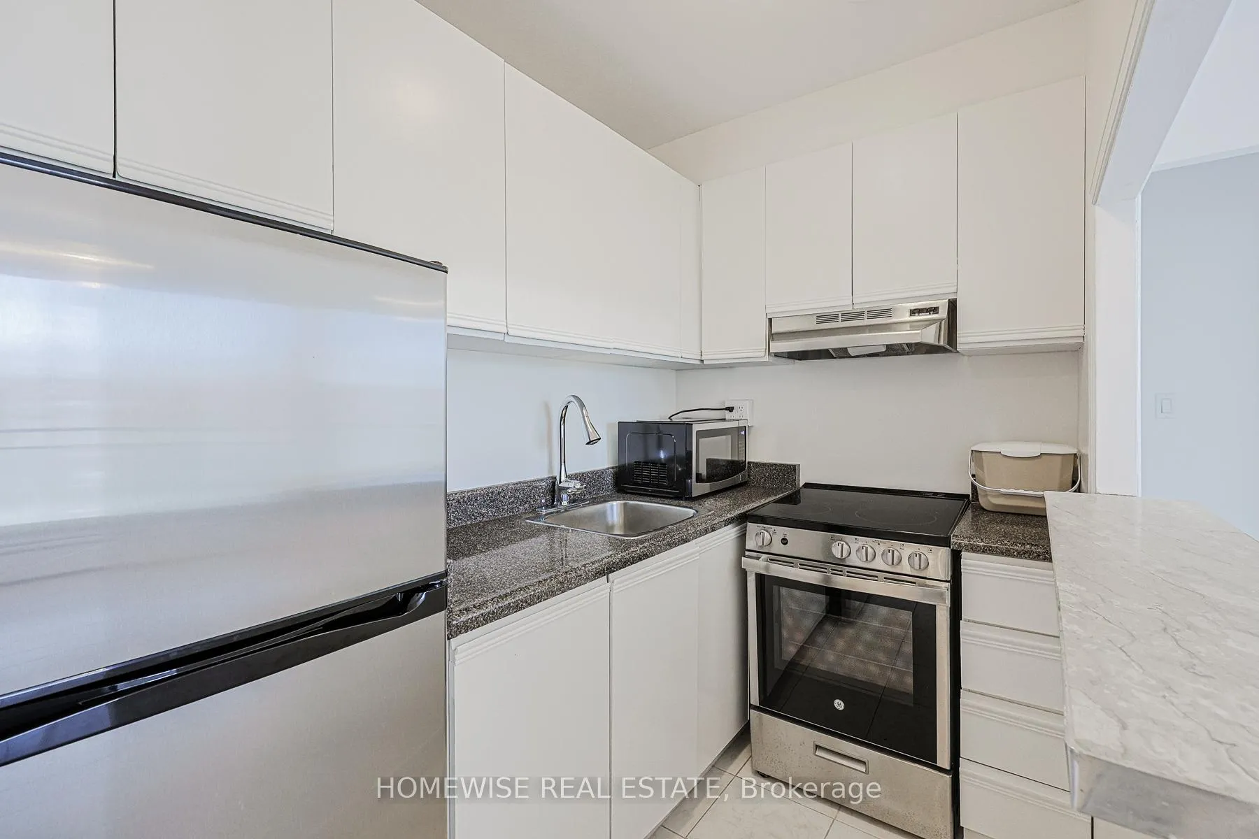 Photo 6 of Unit 703, 485 Kingston Road, Toronto, The Beaches — HOMEH