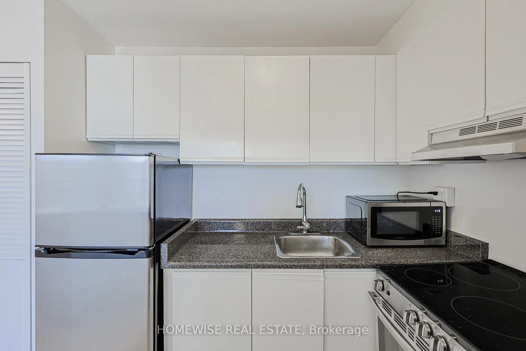 Photo 7 of Unit 703, 485 Kingston Road, Toronto, The Beaches — HOMEH
