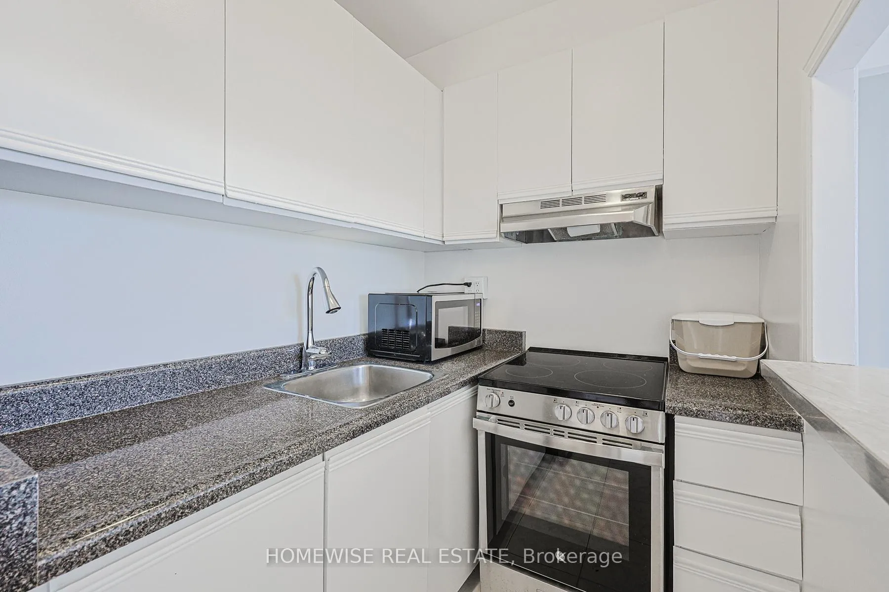 Photo 9 of Unit 703, 485 Kingston Road, Toronto, The Beaches — HOMEH