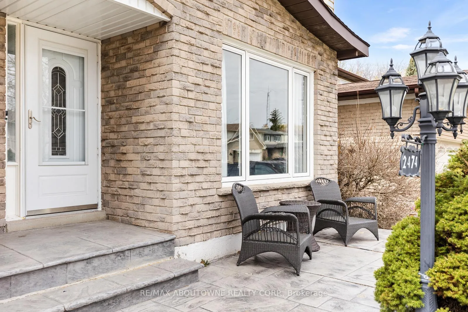 Photo 2 of 2474 Cavendish Drive, Burlington, Brant Hills — HOMEH