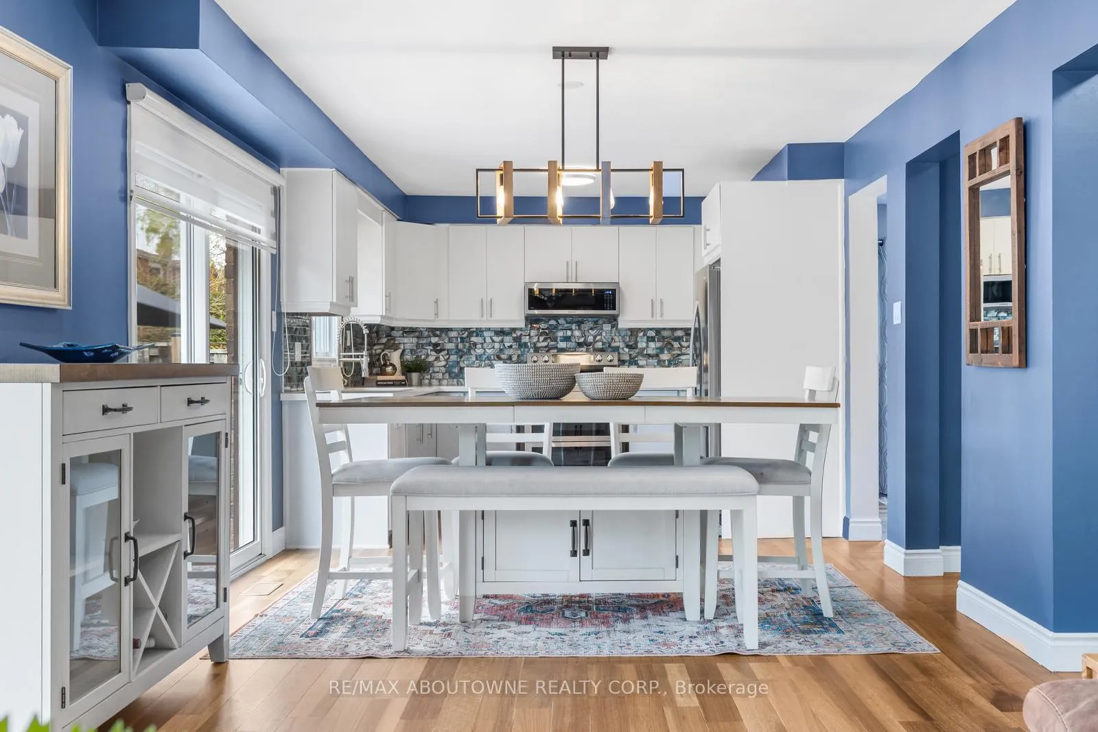 Photo 4 of 2474 Cavendish Drive, Burlington, Brant Hills — HOMEH