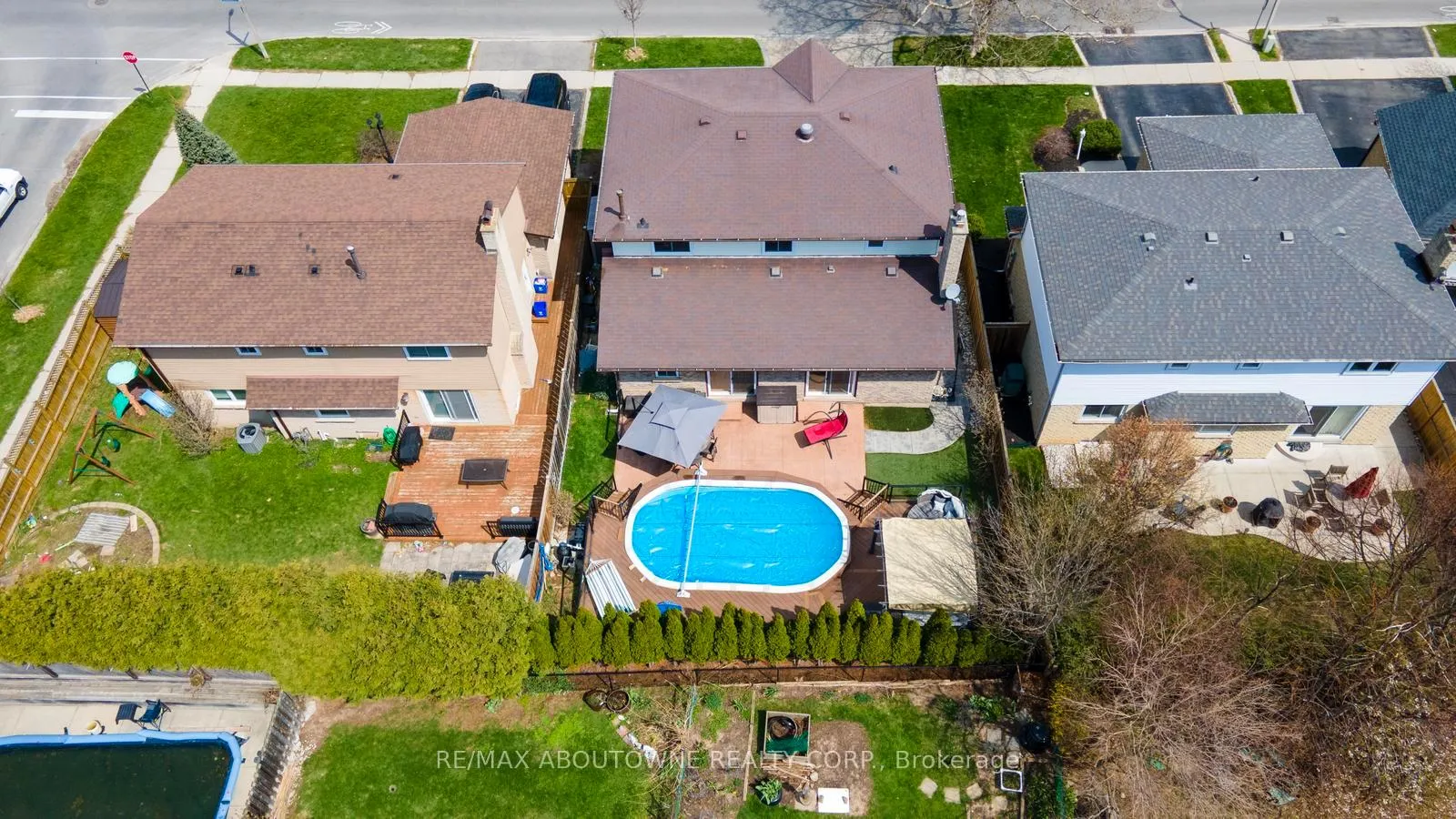 Photo 5 of 2474 Cavendish Drive, Burlington, Brant Hills — HOMEH