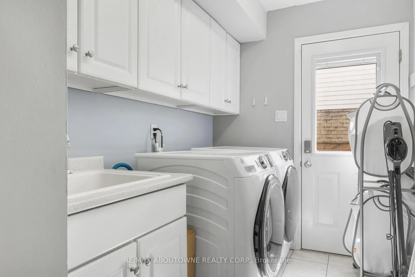 Photo 12 of 2474 Cavendish Drive, Burlington, Brant Hills — HOMEH