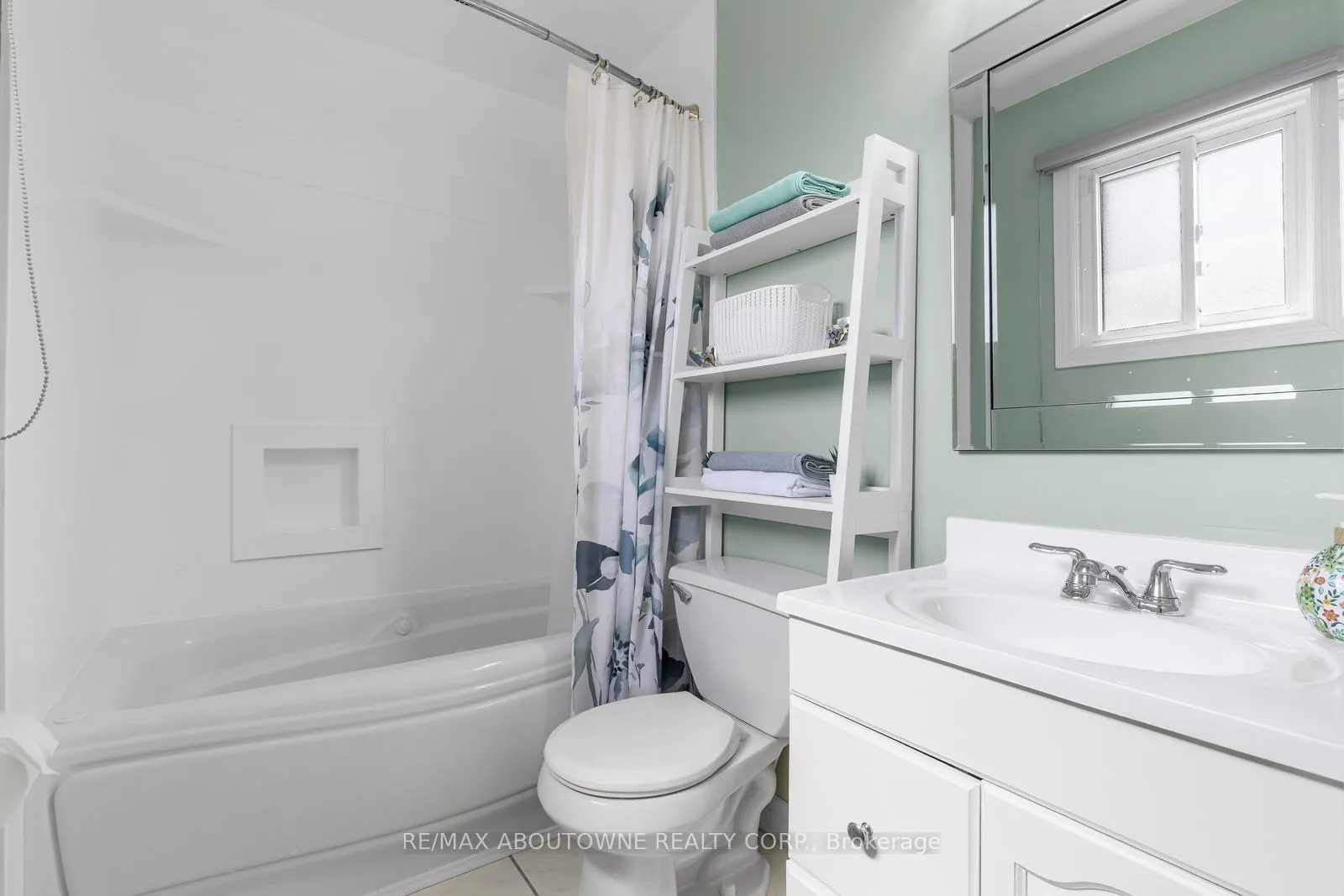 Photo 25 of 2474 Cavendish Drive, Burlington, Brant Hills — HOMEH