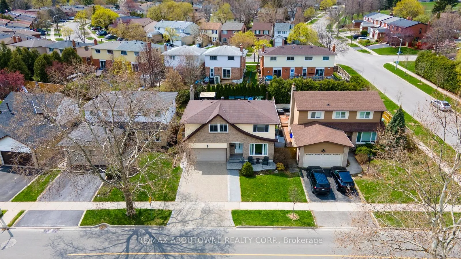 Photo 41 of 2474 Cavendish Drive, Burlington, Brant Hills — HOMEH
