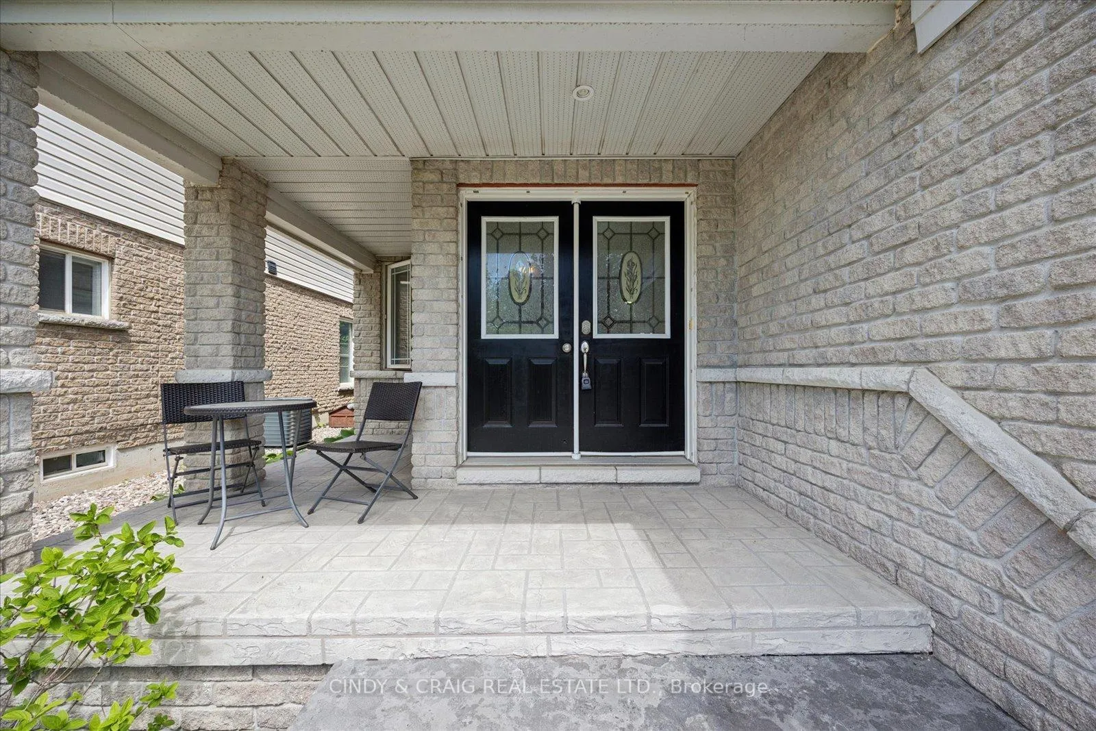 Photo 2 of 121 Fenning Drive, Clarington, Courtice — HOMEH
