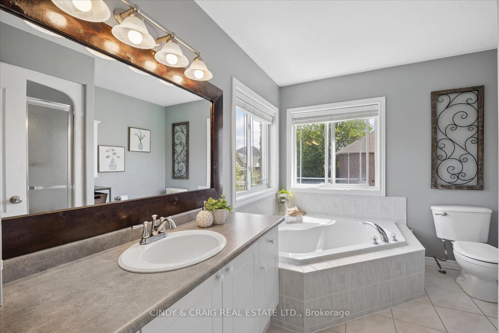 Photo 13 of 121 Fenning Drive, Clarington, Courtice — HOMEH
