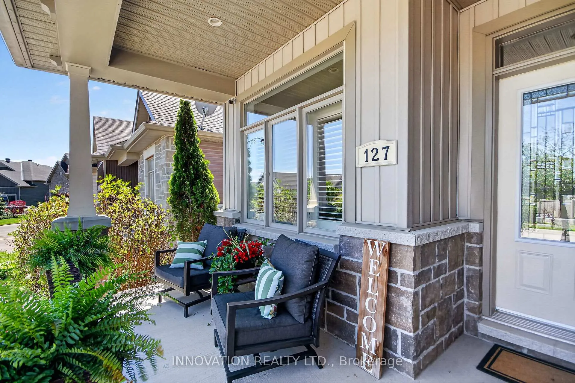 Photo 3 of 127 Elfin Grove, Ottawa, Kanata - Emerald Meadows/Trailwest — HOMEH