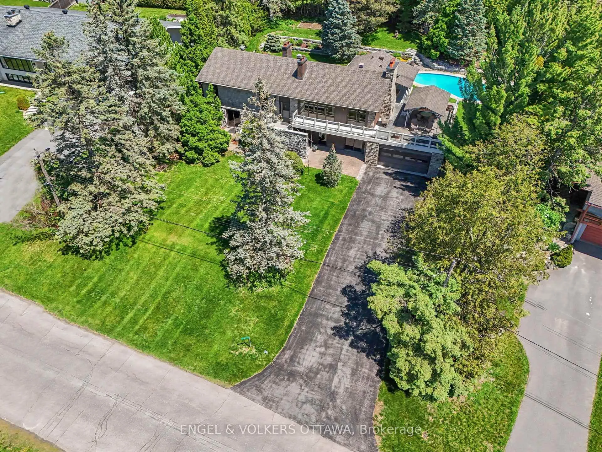 Photo 2 of 17 Goodwood Drive, Ottawa, Barrhaven - Hearts Desire — HOMEH