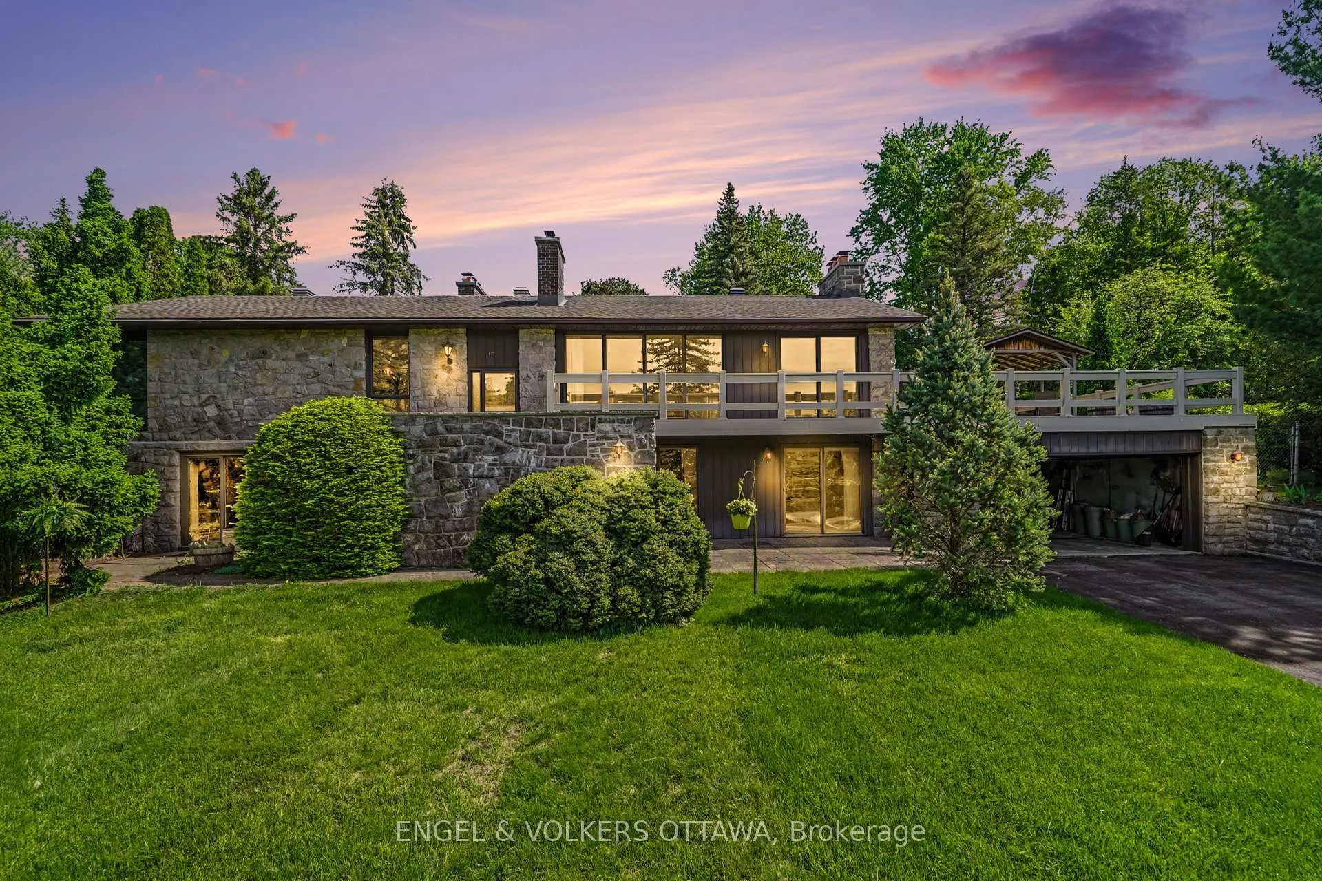 Photo 3 of 17 Goodwood Drive, Ottawa, Barrhaven - Hearts Desire — HOMEH