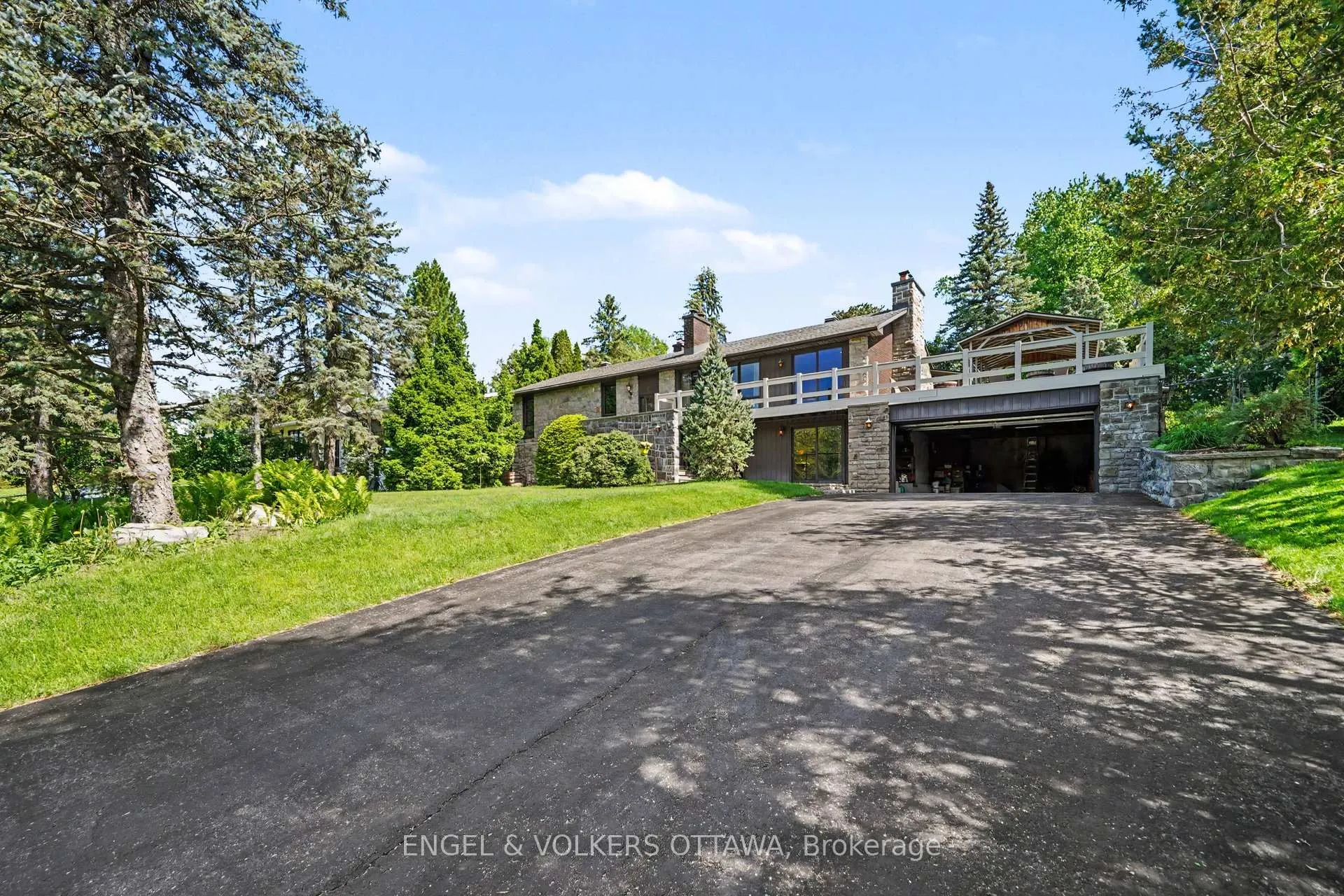 Photo 4 of 17 Goodwood Drive, Ottawa, Barrhaven - Hearts Desire — HOMEH