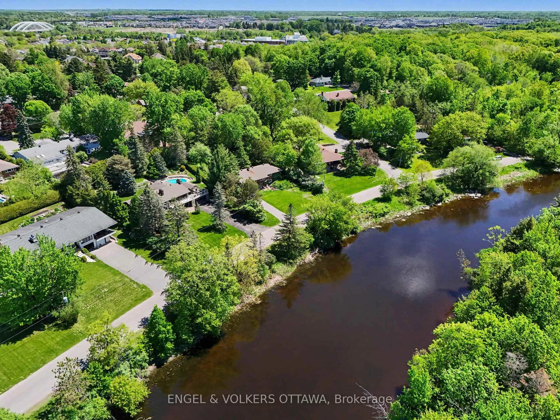 Photo 5 of 17 Goodwood Drive, Ottawa, Barrhaven - Hearts Desire — HOMEH
