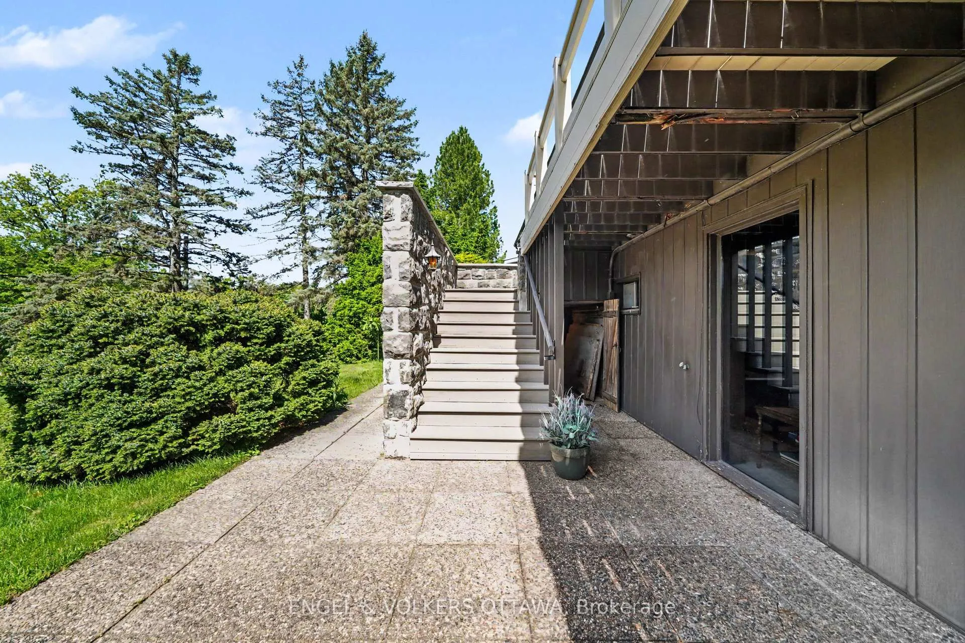 Photo 7 of 17 Goodwood Drive, Ottawa, Barrhaven - Hearts Desire — HOMEH