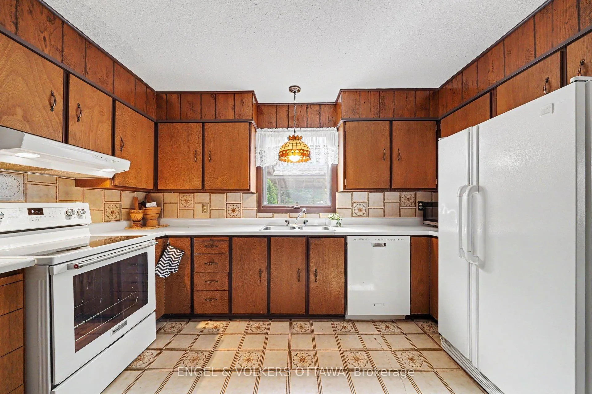 Photo 16 of 17 Goodwood Drive, Ottawa, Barrhaven - Hearts Desire — HOMEH