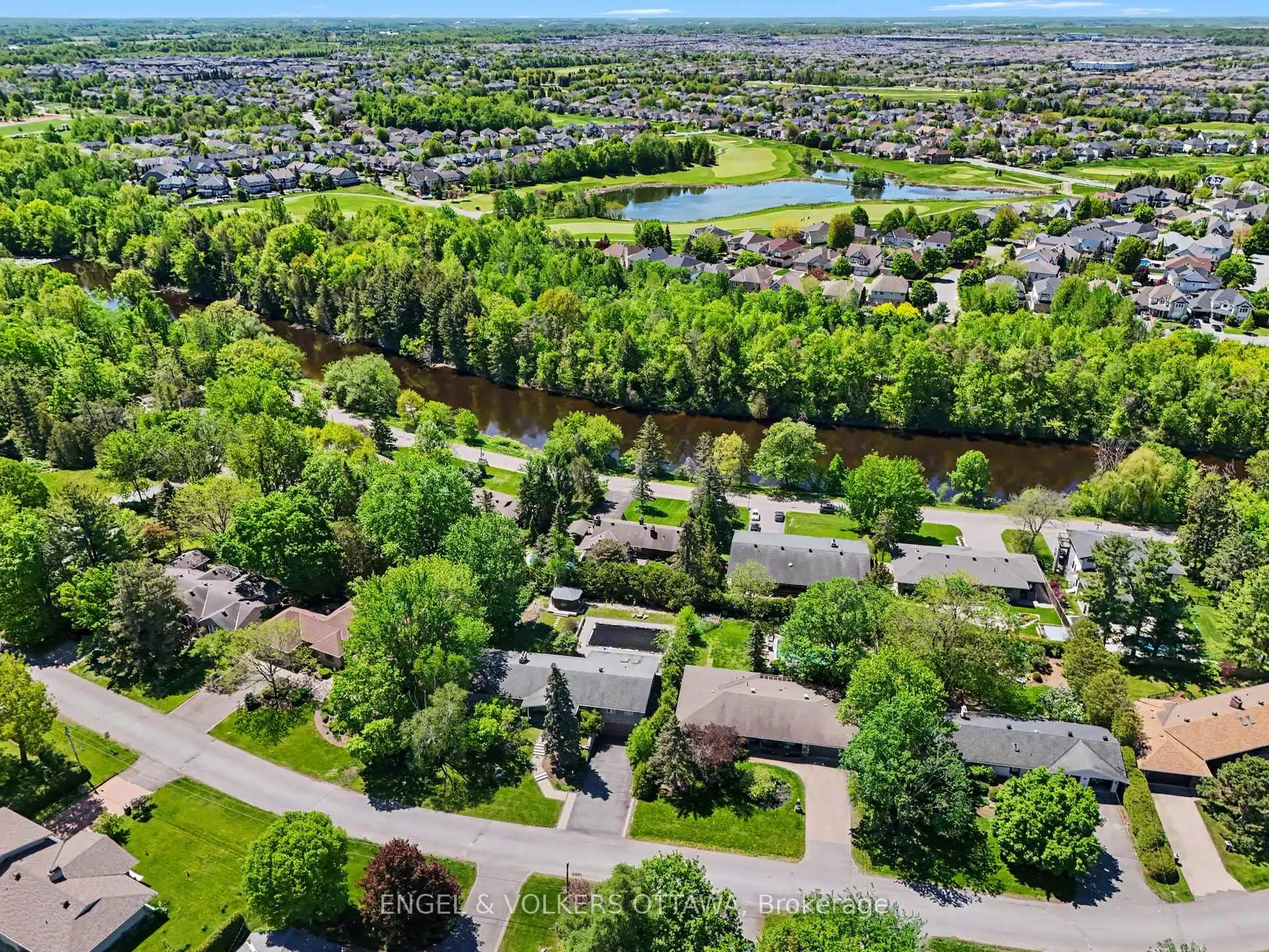 Photo 46 of 17 Goodwood Drive, Ottawa, Barrhaven - Hearts Desire — HOMEH
