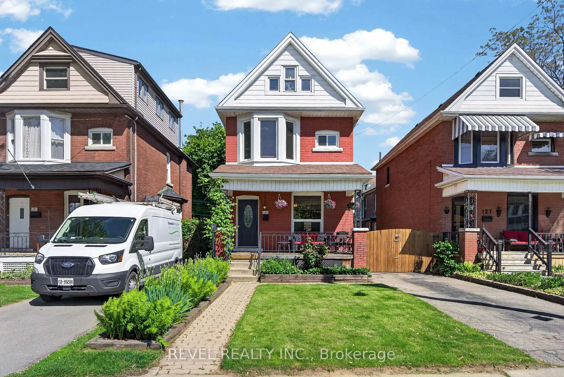 Photo 2 of 125 Balsam Avenue S, Hamilton, Blakeley — HOMEH