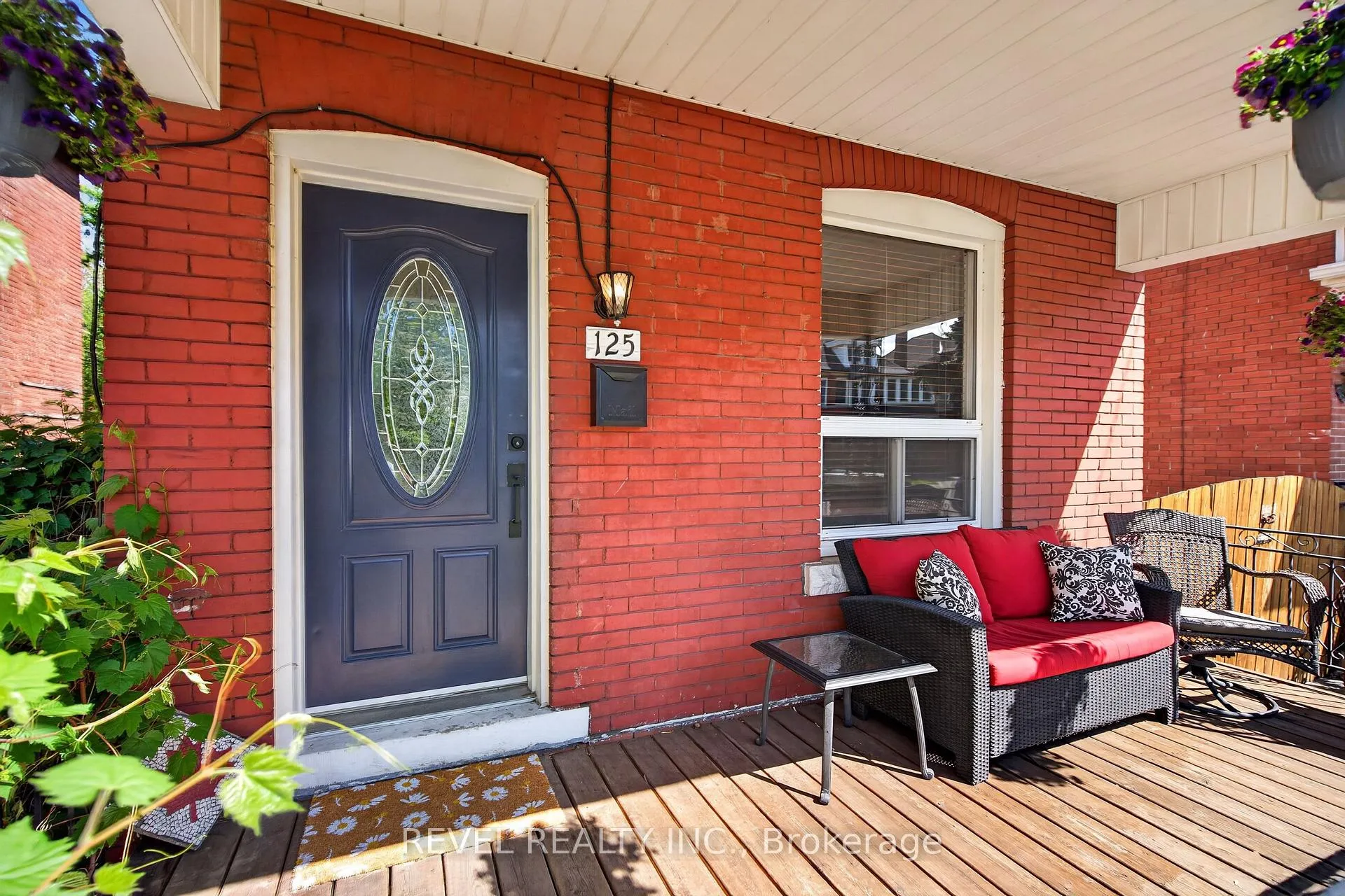 Photo 3 of 125 Balsam Avenue S, Hamilton, Blakeley — HOMEH