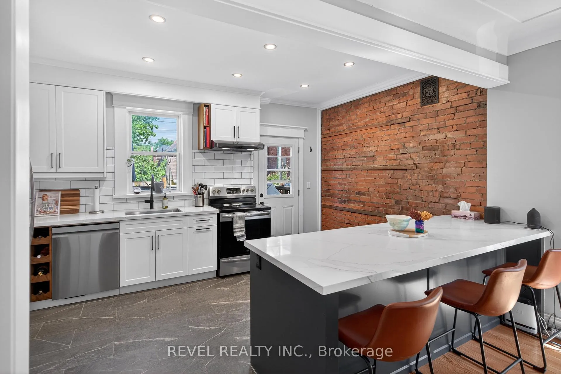 Photo 13 of 125 Balsam Avenue S, Hamilton, Blakeley — HOMEH