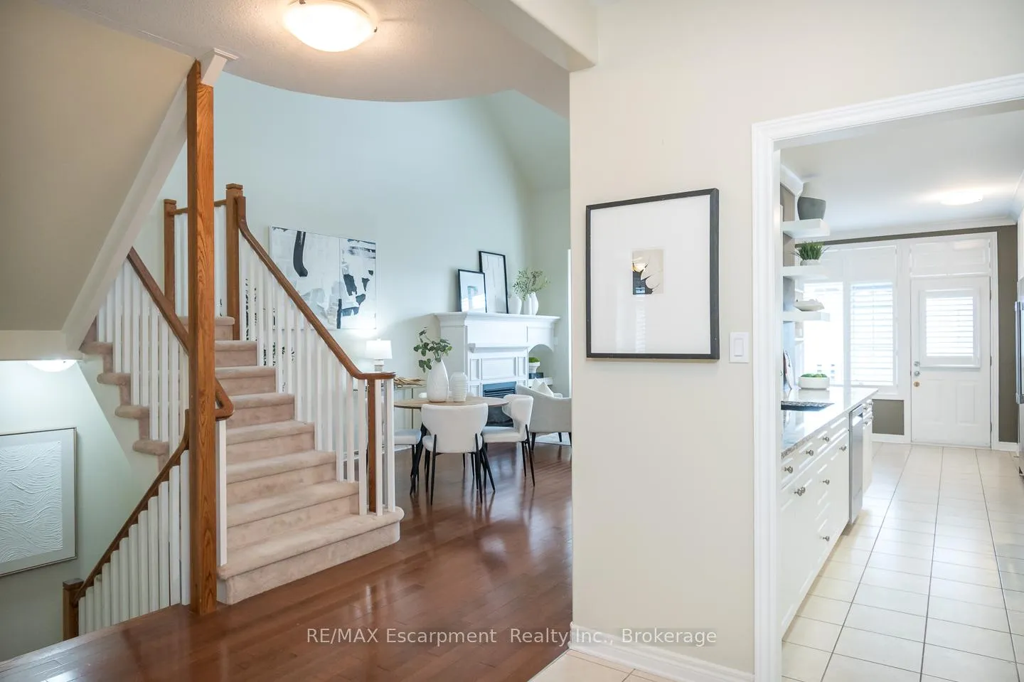 Photo 3 of 6293 Pinestone Road, Niagara Falls, Stamford — HOMEH