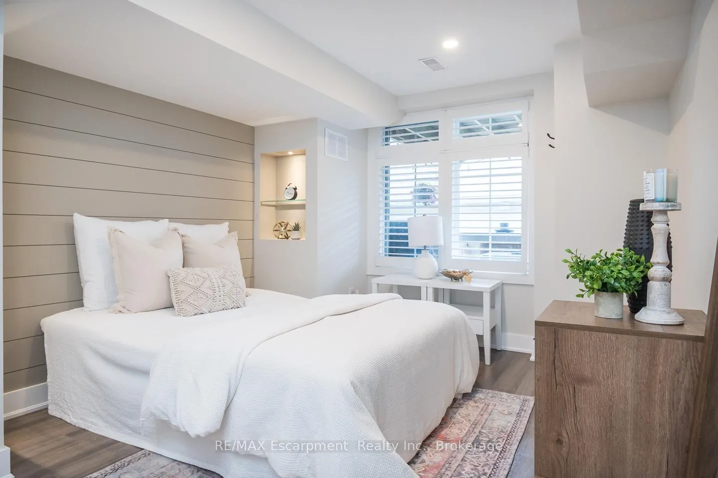 Photo 43 of 6293 Pinestone Road, Niagara Falls, Stamford — HOMEH