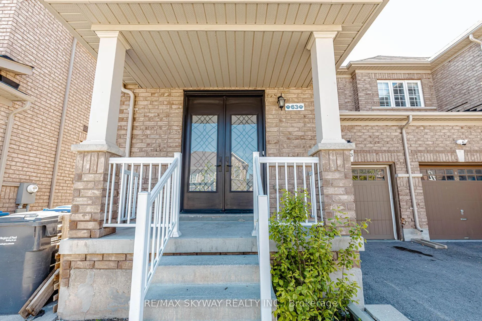Photo 3 of 63 Vezna Crescent, Brampton, Credit Valley — HOMEH