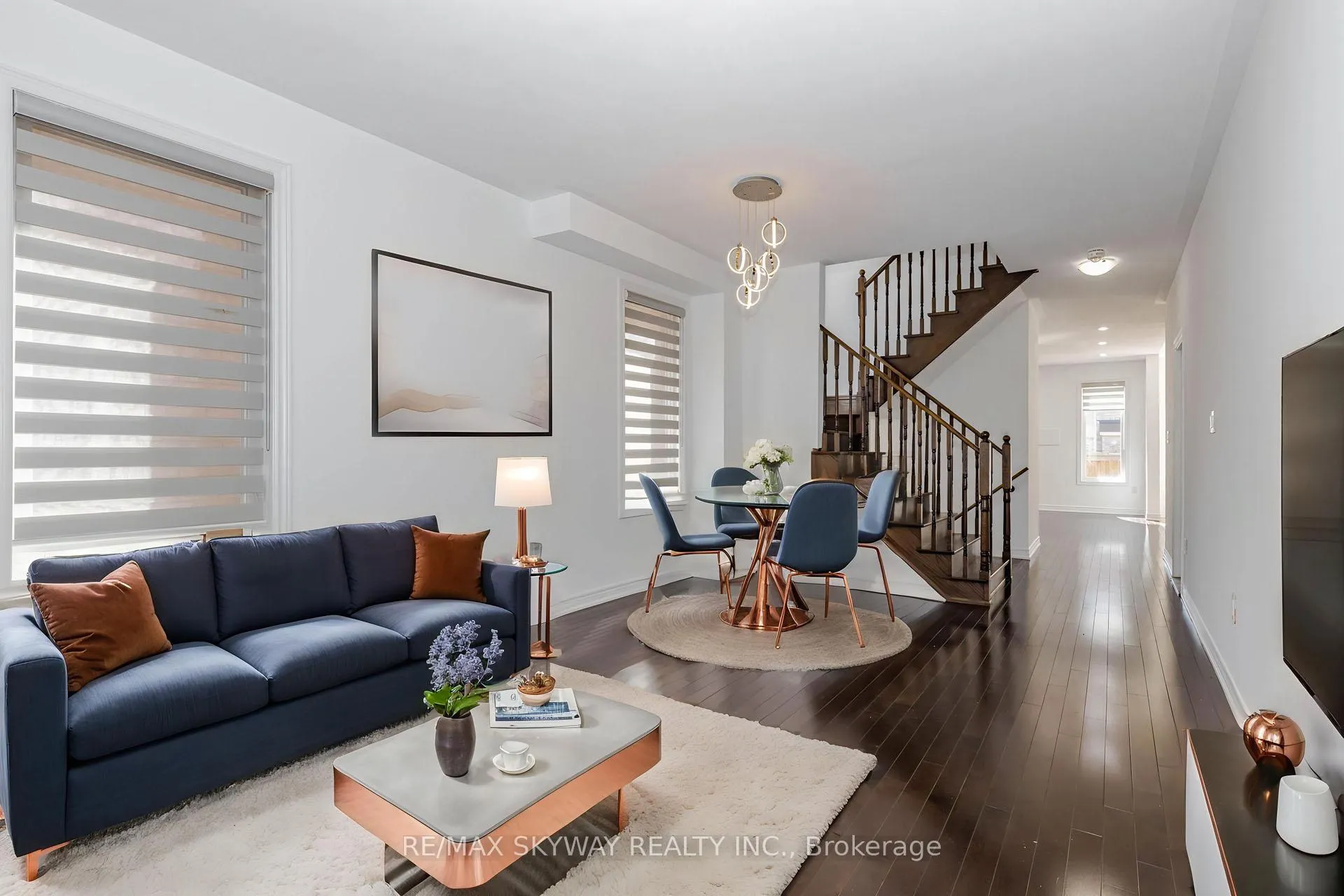 Photo 5 of 63 Vezna Crescent, Brampton, Credit Valley — HOMEH