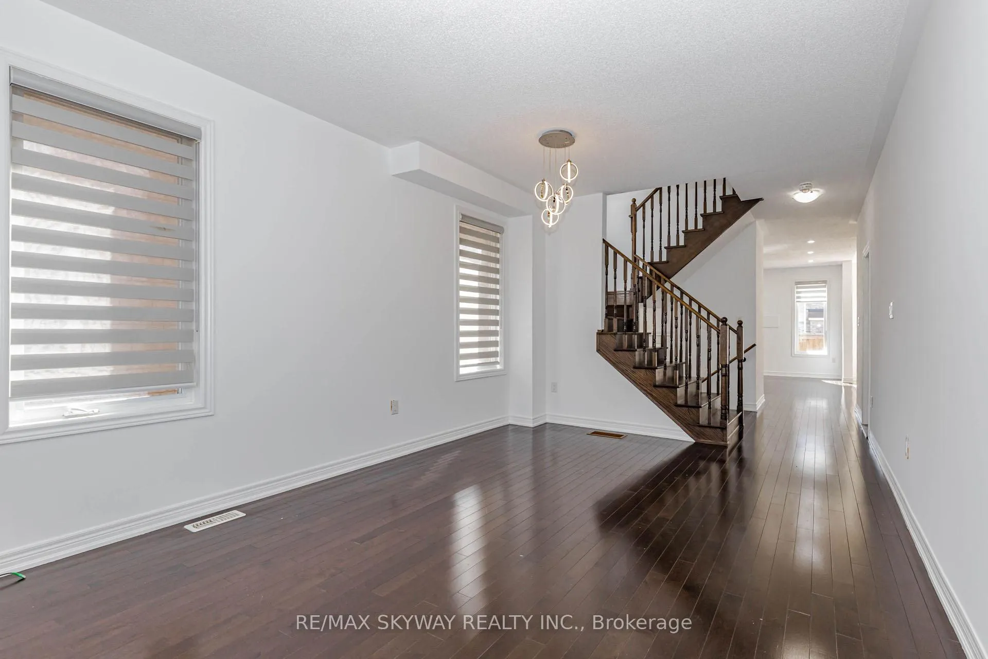 Photo 6 of 63 Vezna Crescent, Brampton, Credit Valley — HOMEH