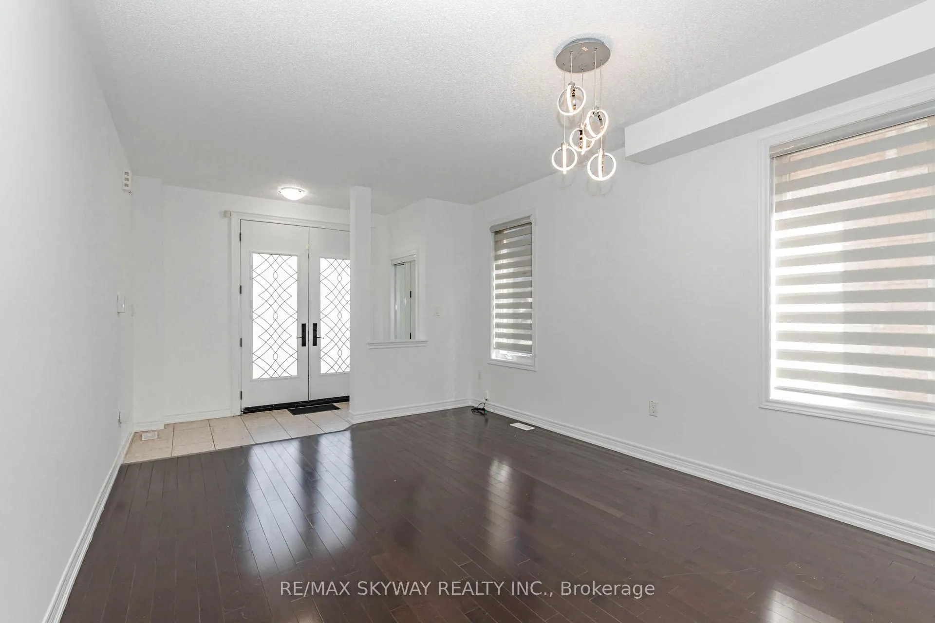 Photo 9 of 63 Vezna Crescent, Brampton, Credit Valley — HOMEH