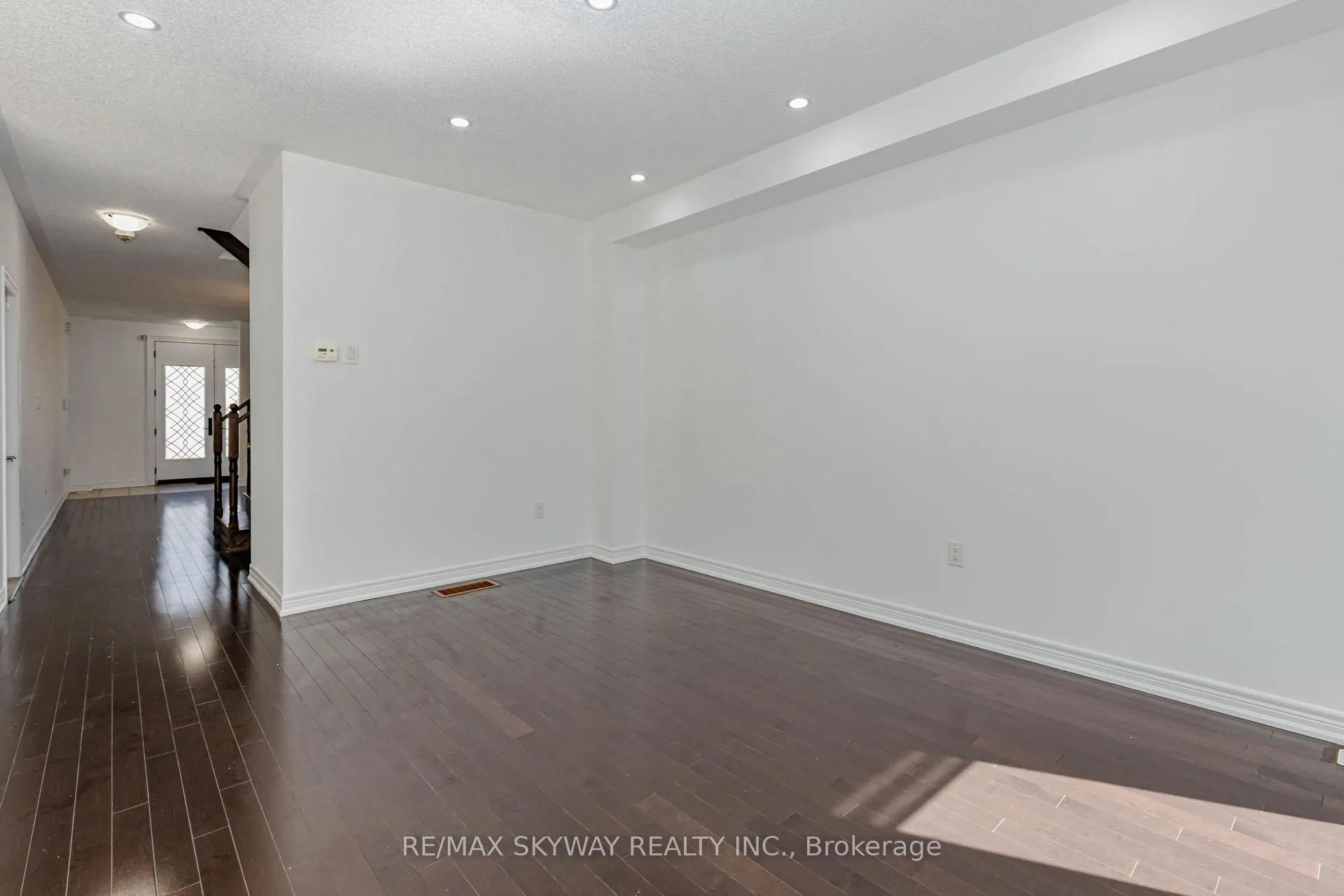 Photo 12 of 63 Vezna Crescent, Brampton, Credit Valley — HOMEH