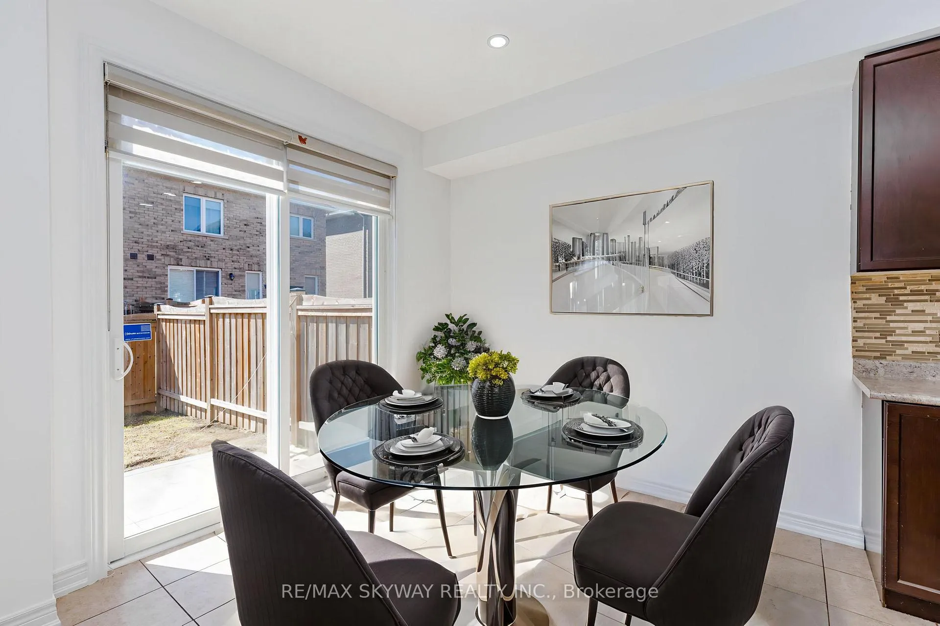 Photo 18 of 63 Vezna Crescent, Brampton, Credit Valley — HOMEH