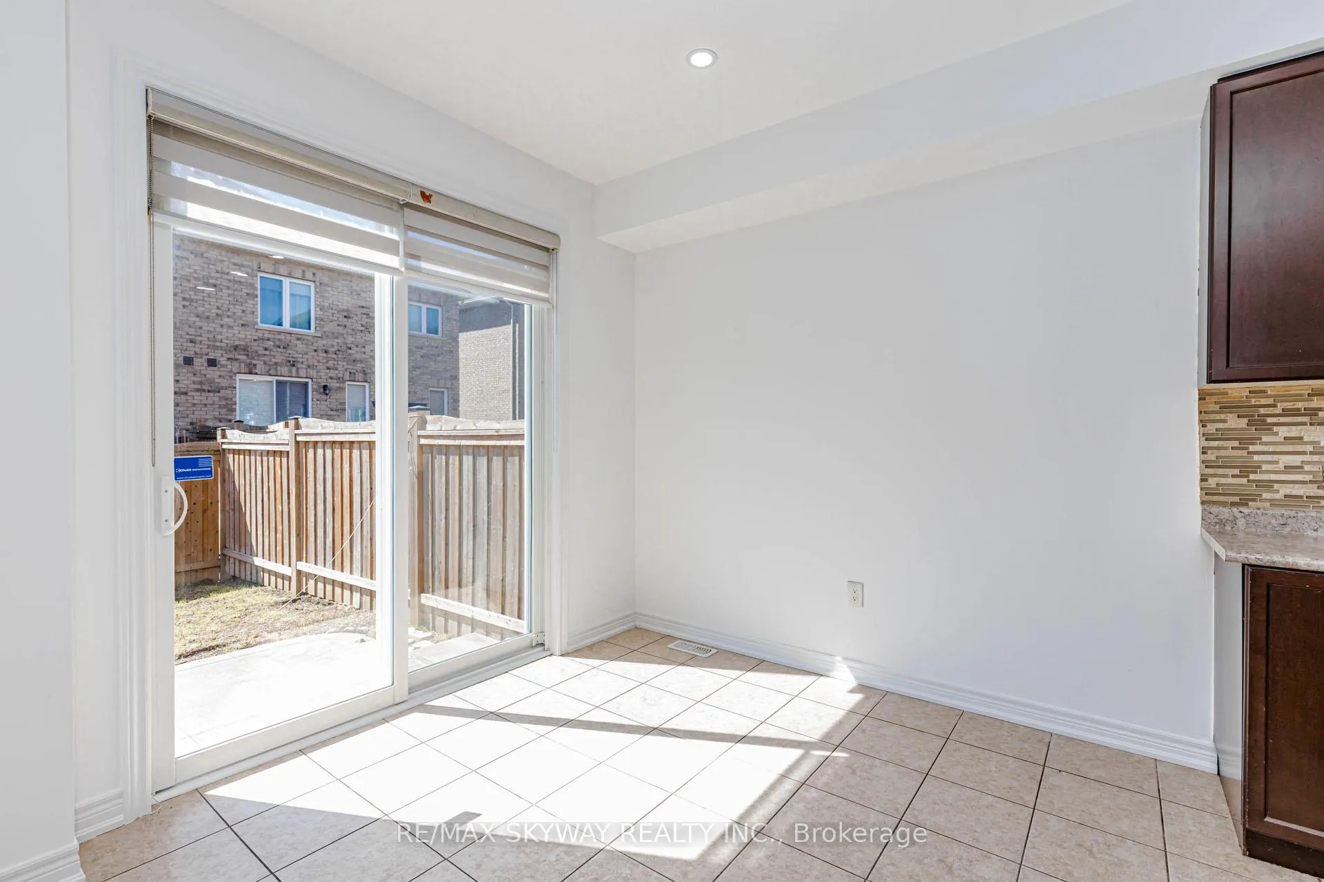 Photo 19 of 63 Vezna Crescent, Brampton, Credit Valley — HOMEH