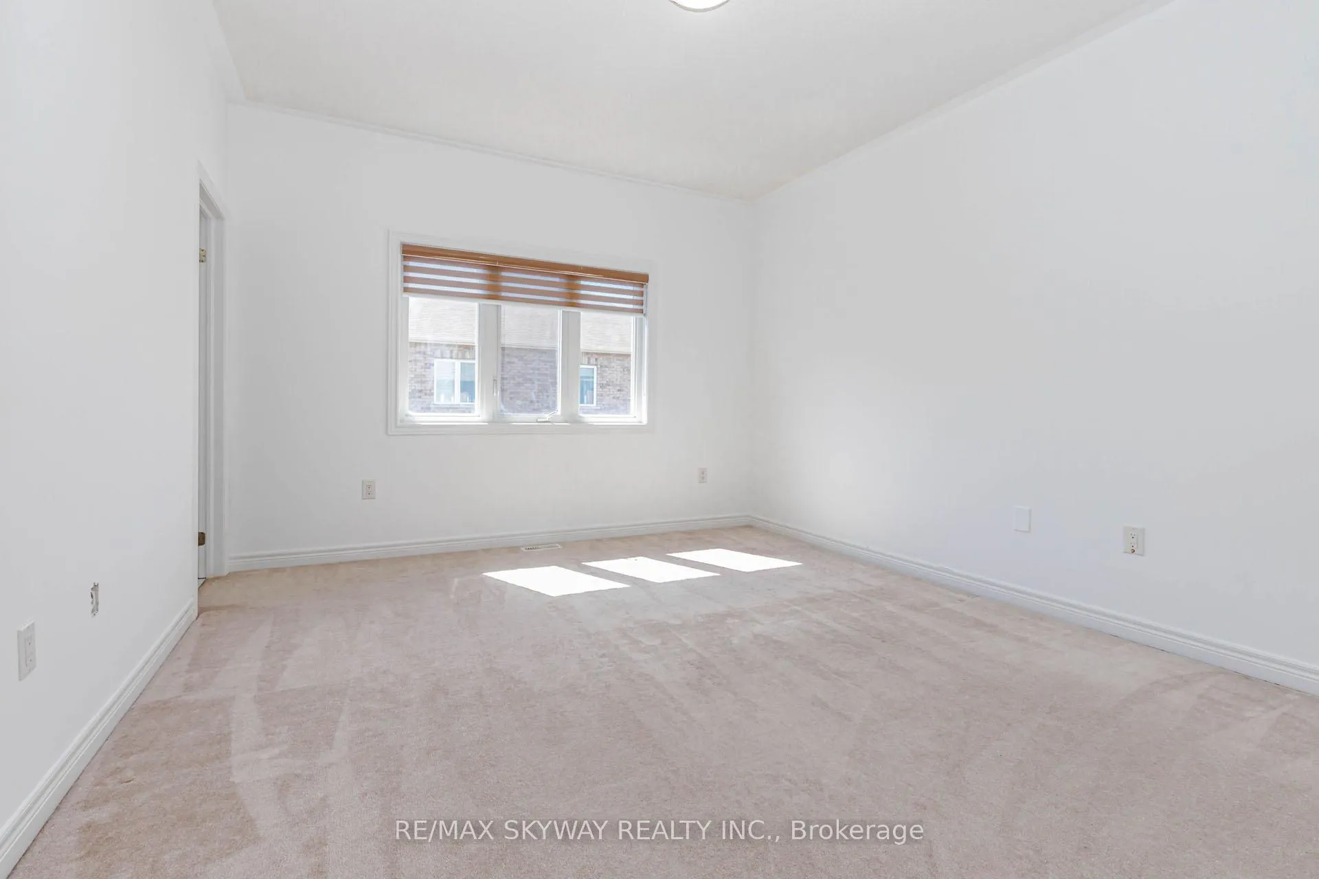 Photo 23 of 63 Vezna Crescent, Brampton, Credit Valley — HOMEH