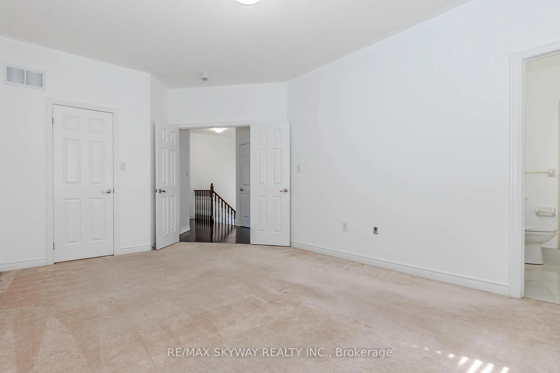 Photo 24 of 63 Vezna Crescent, Brampton, Credit Valley — HOMEH