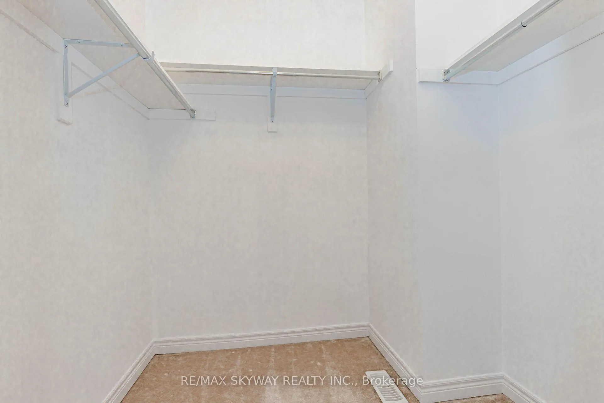 Photo 25 of 63 Vezna Crescent, Brampton, Credit Valley — HOMEH