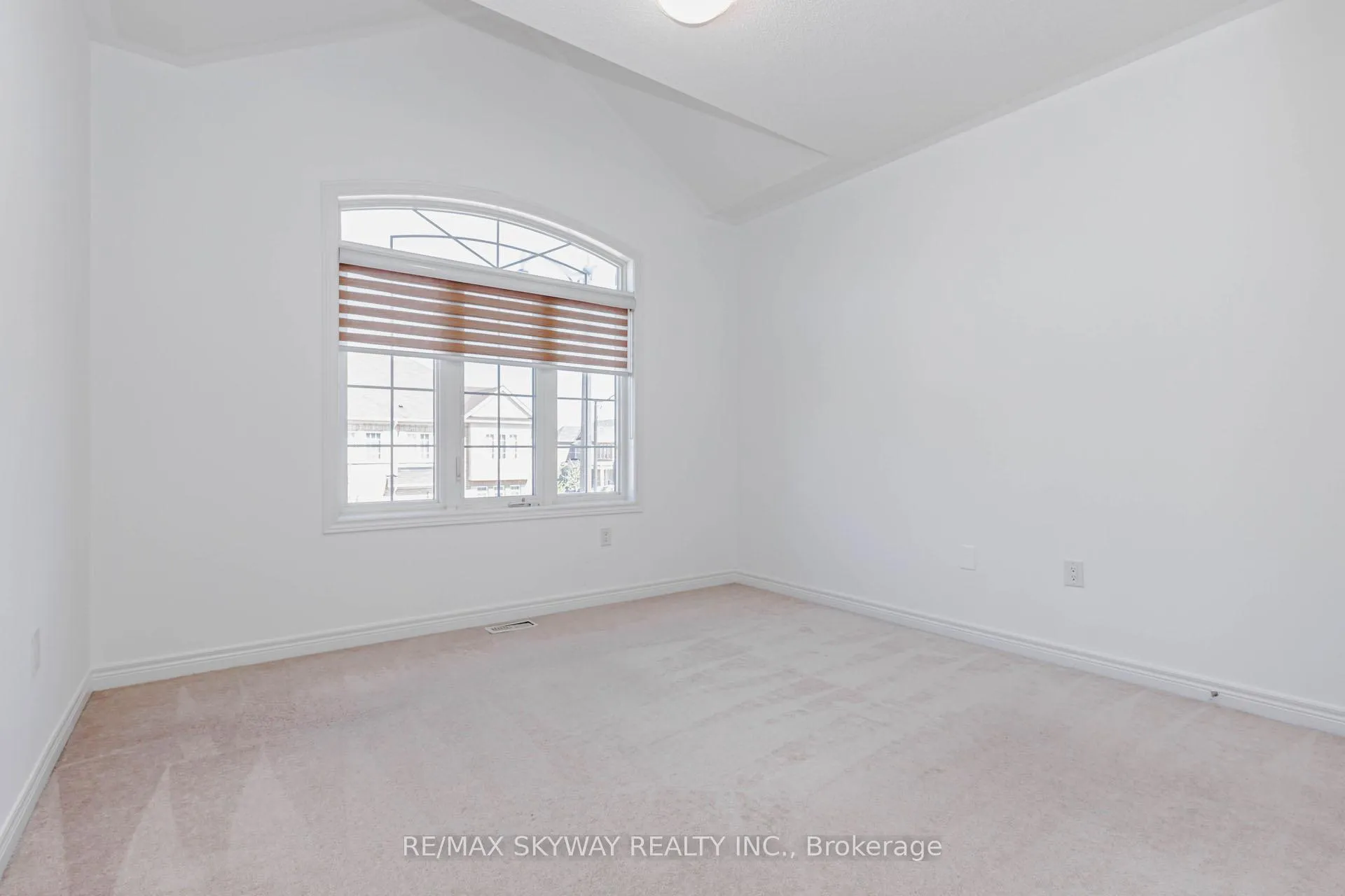 Photo 32 of 63 Vezna Crescent, Brampton, Credit Valley — HOMEH
