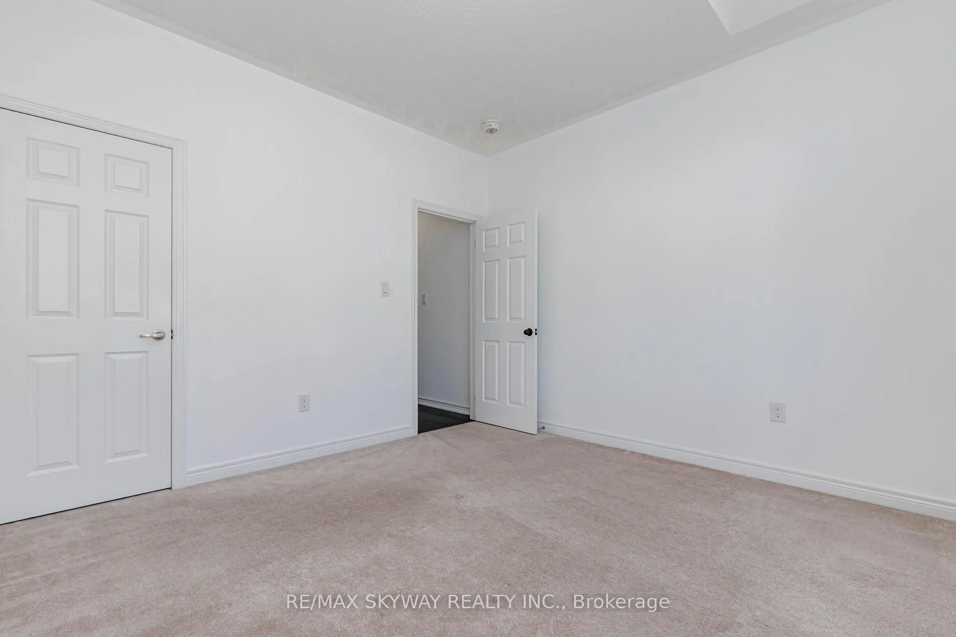 Photo 33 of 63 Vezna Crescent, Brampton, Credit Valley — HOMEH
