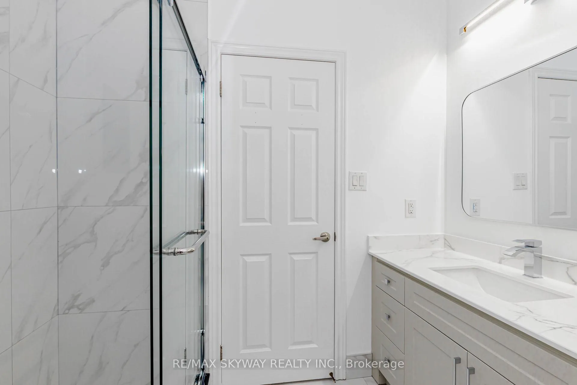 Photo 35 of 63 Vezna Crescent, Brampton, Credit Valley — HOMEH