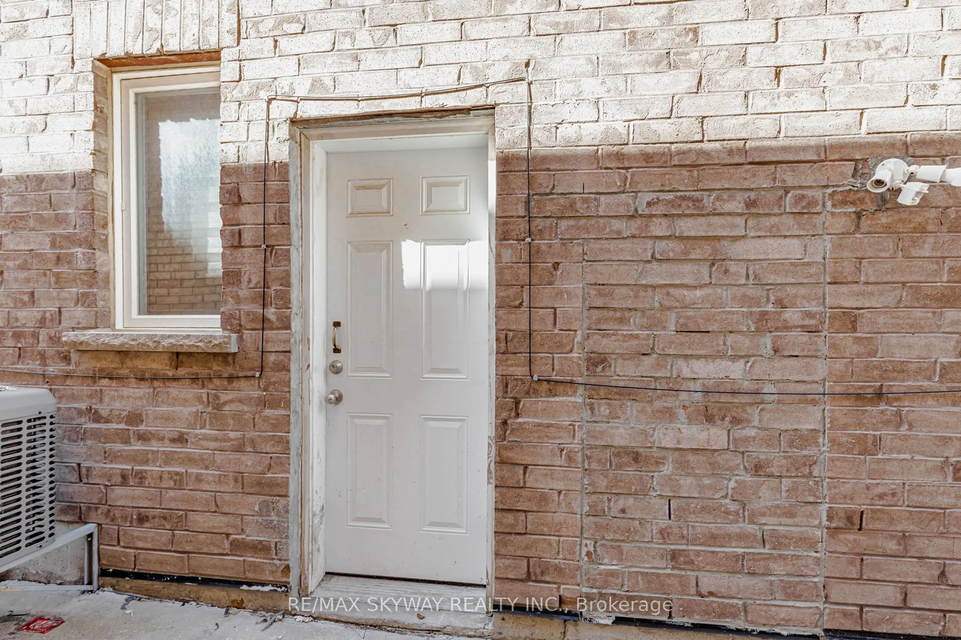 Photo 39 of 63 Vezna Crescent, Brampton, Credit Valley — HOMEH