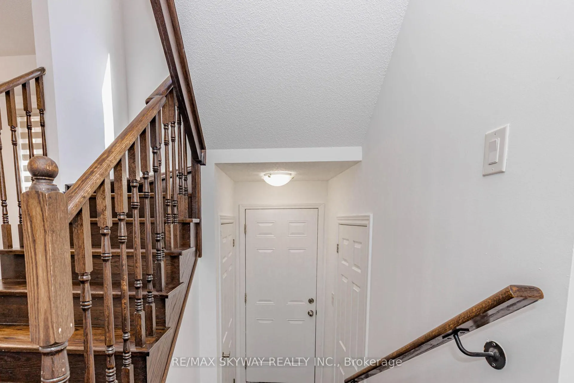 Photo 40 of 63 Vezna Crescent, Brampton, Credit Valley — HOMEH