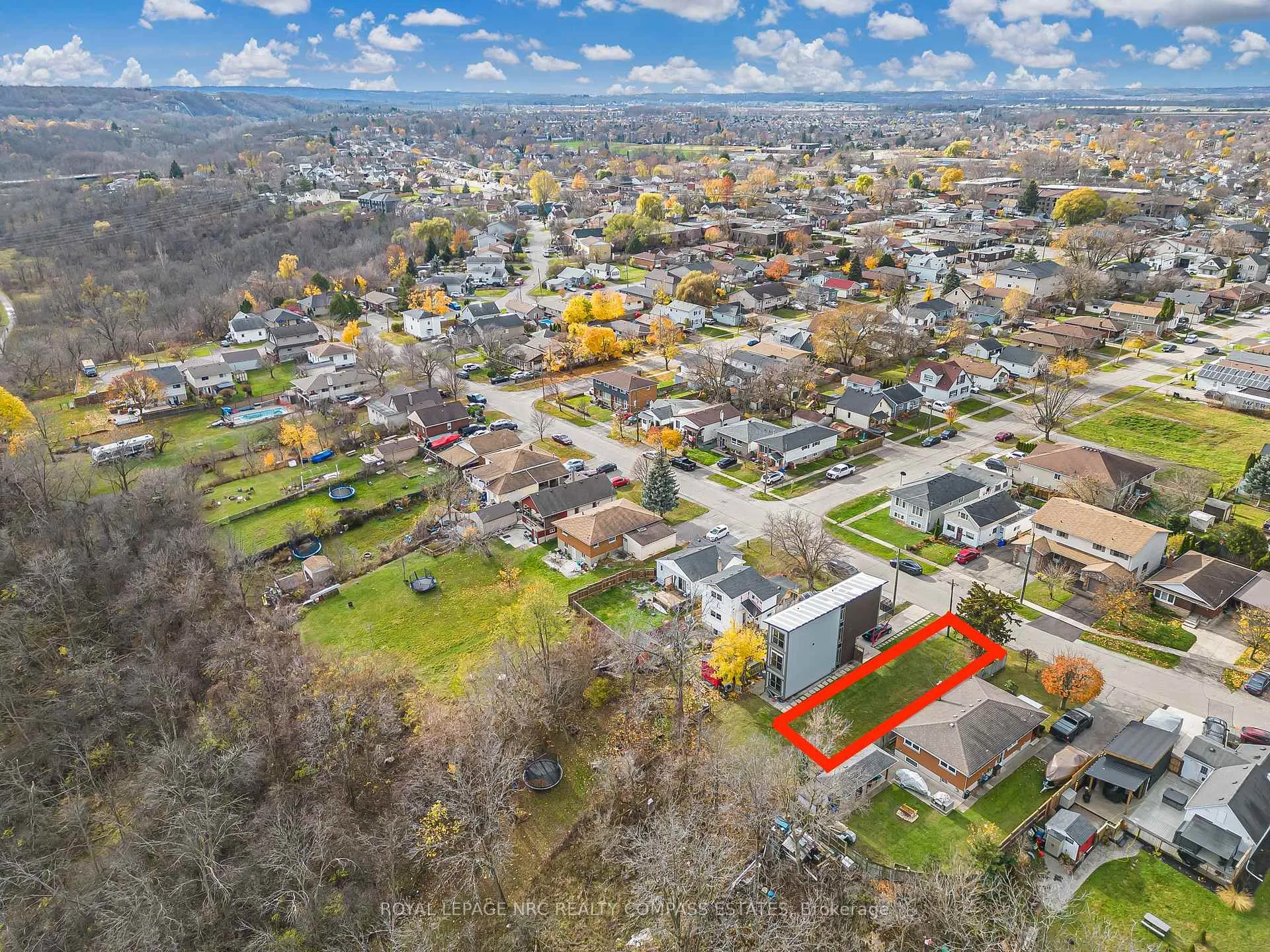 Photo 2 of 15 Hillview Road N, St. Catharines, Western Hill — HOMEH