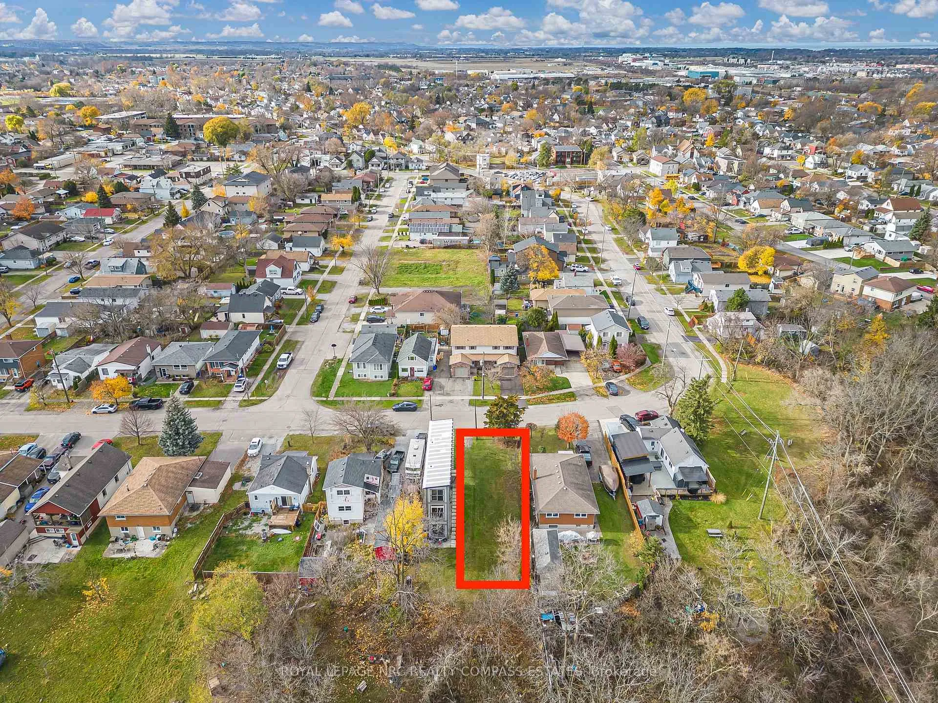 Photo 3 of 15 Hillview Road N, St. Catharines, Western Hill — HOMEH