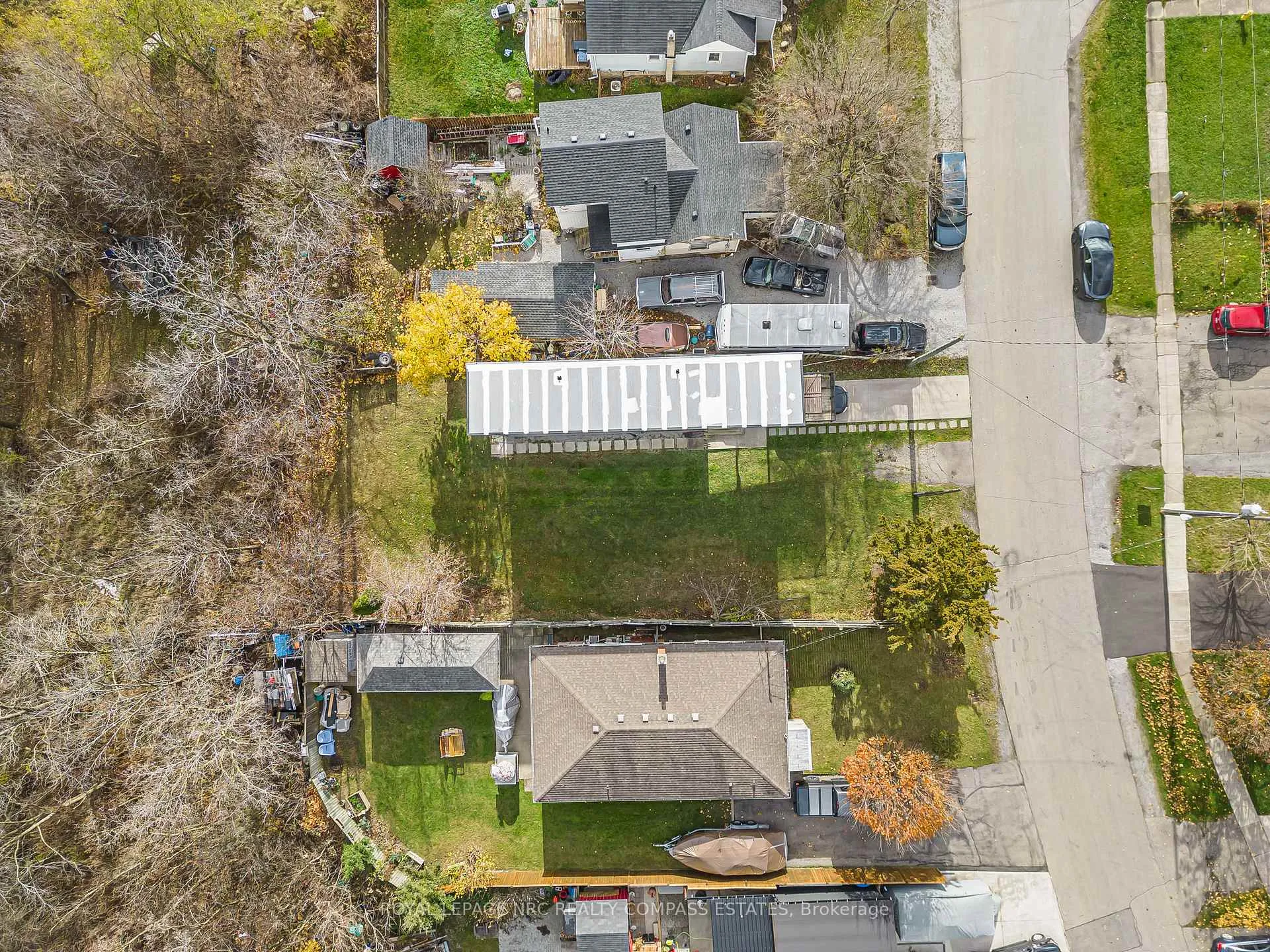 Photo 5 of 15 Hillview Road N, St. Catharines, Western Hill — HOMEH