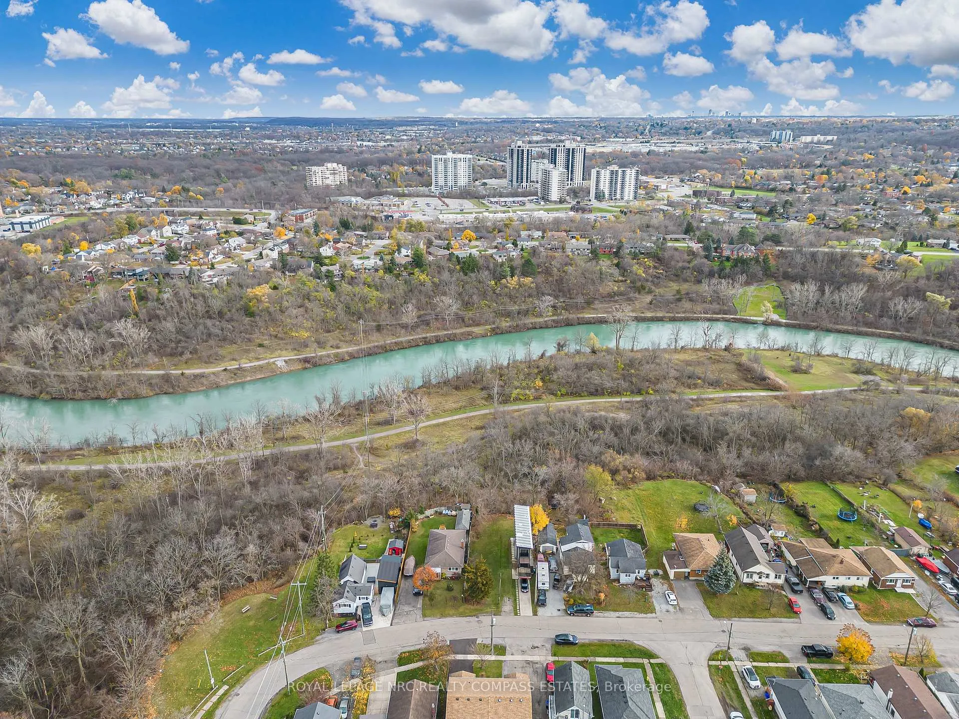 Photo 7 of 15 Hillview Road N, St. Catharines, Western Hill — HOMEH