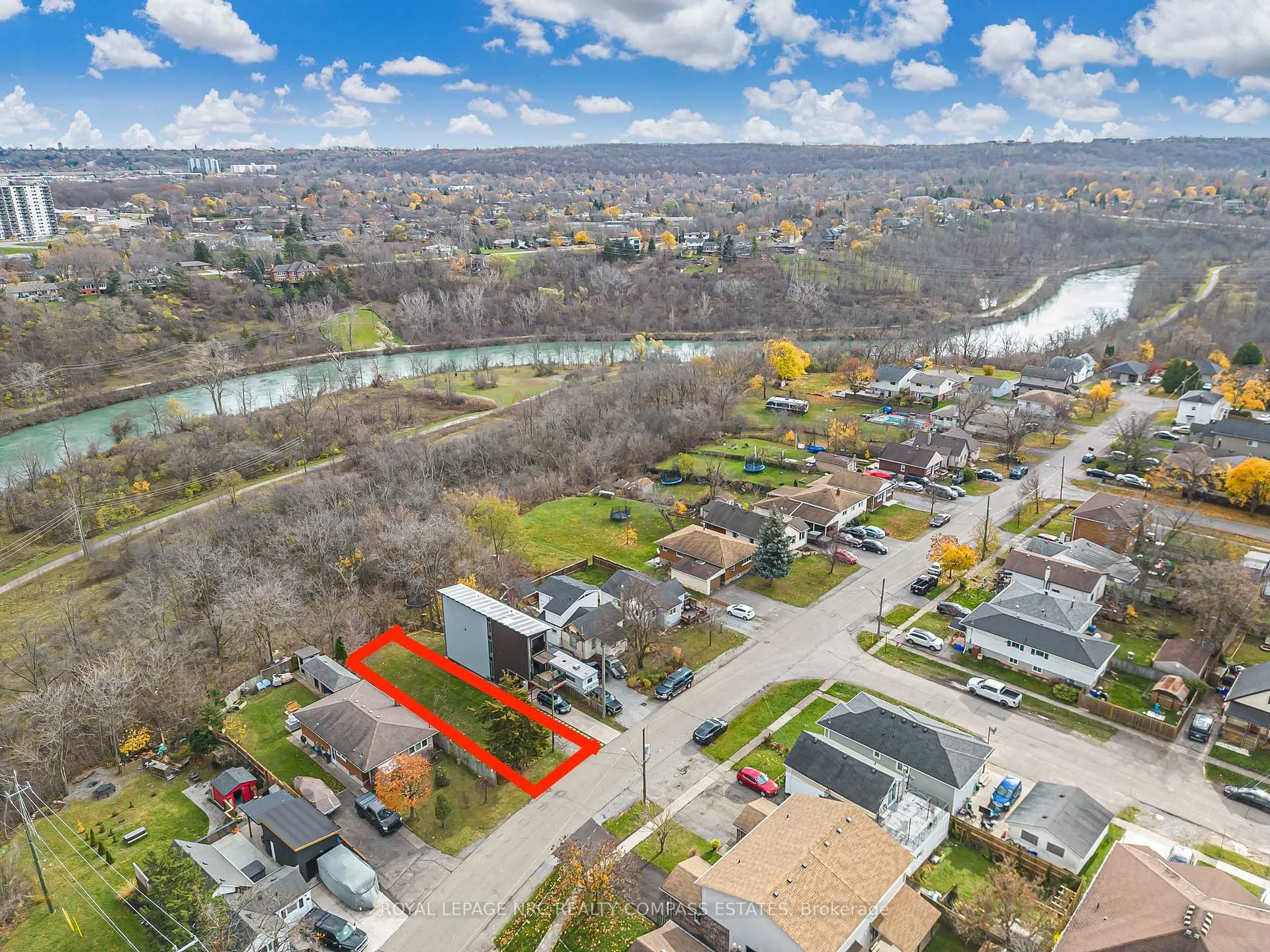 Photo 8 of 15 Hillview Road N, St. Catharines, Western Hill — HOMEH