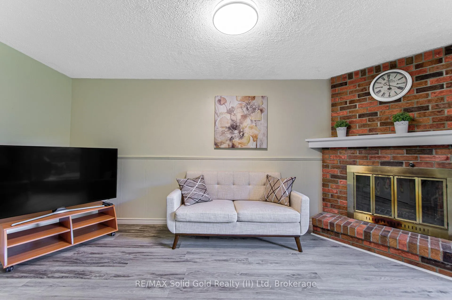 Photo 5 of 164 White Pine Crescent, Waterloo — HOMEH