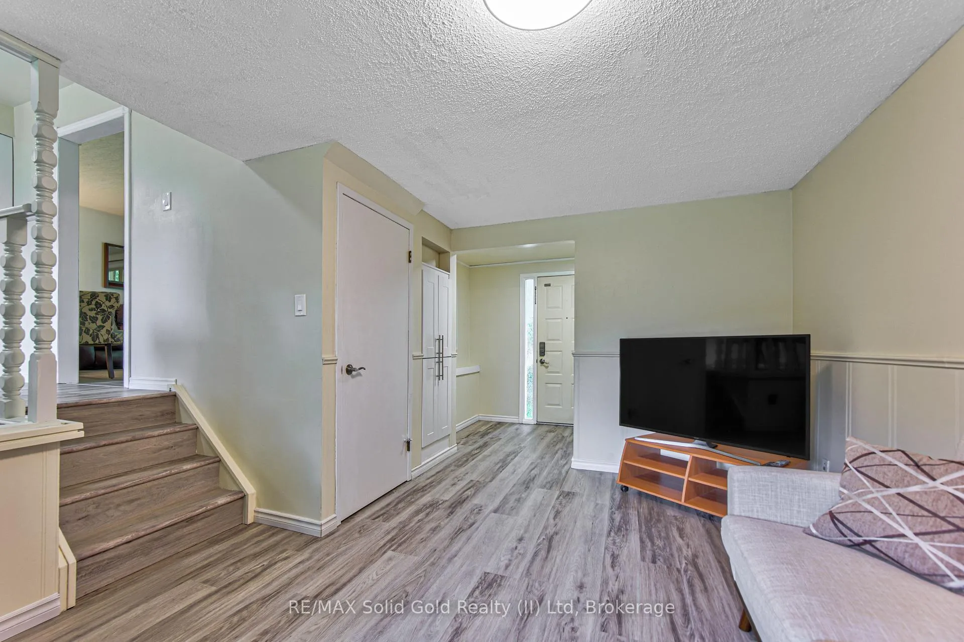 Photo 6 of 164 White Pine Crescent, Waterloo — HOMEH