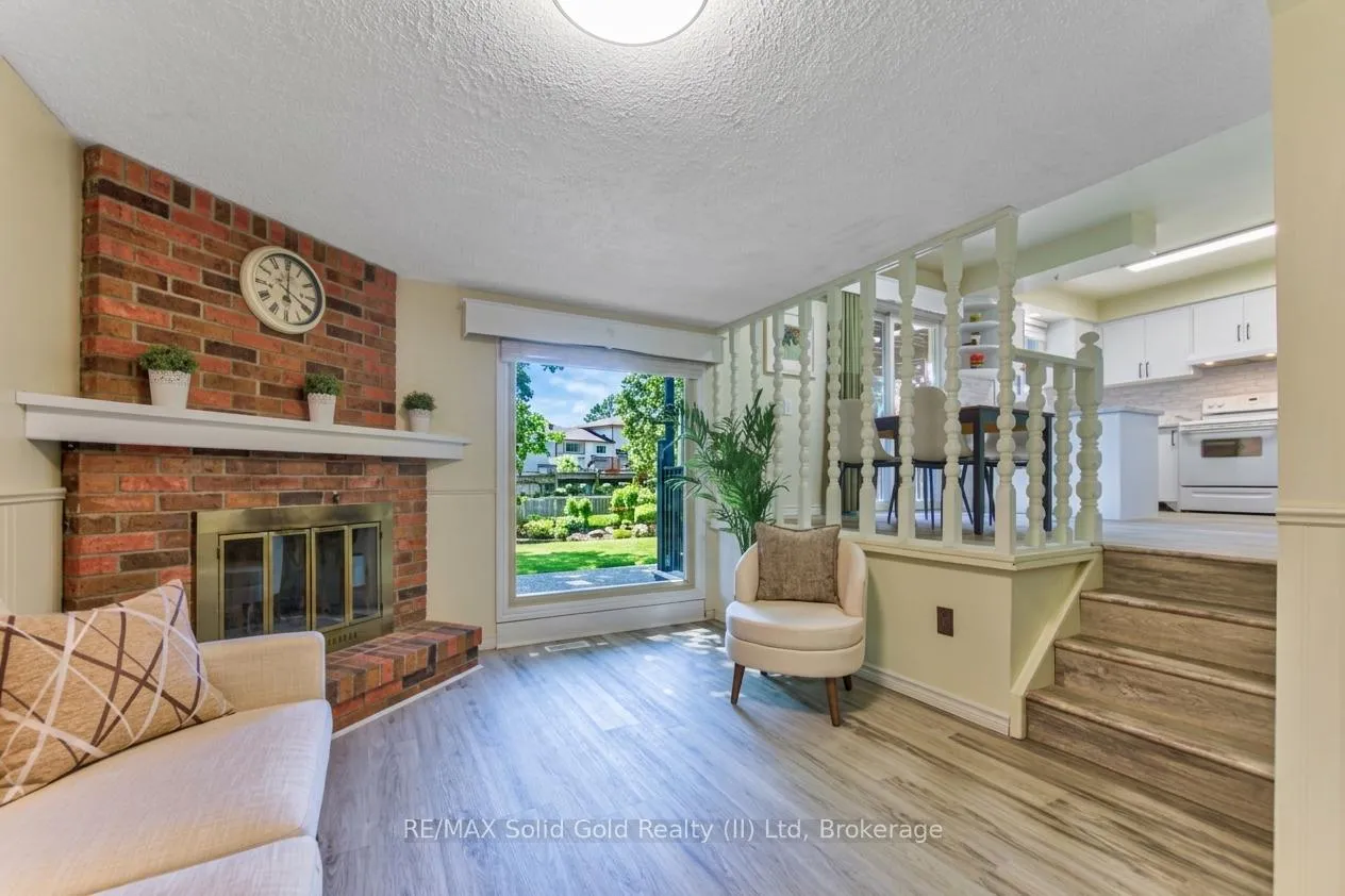 Photo 7 of 164 White Pine Crescent, Waterloo — HOMEH